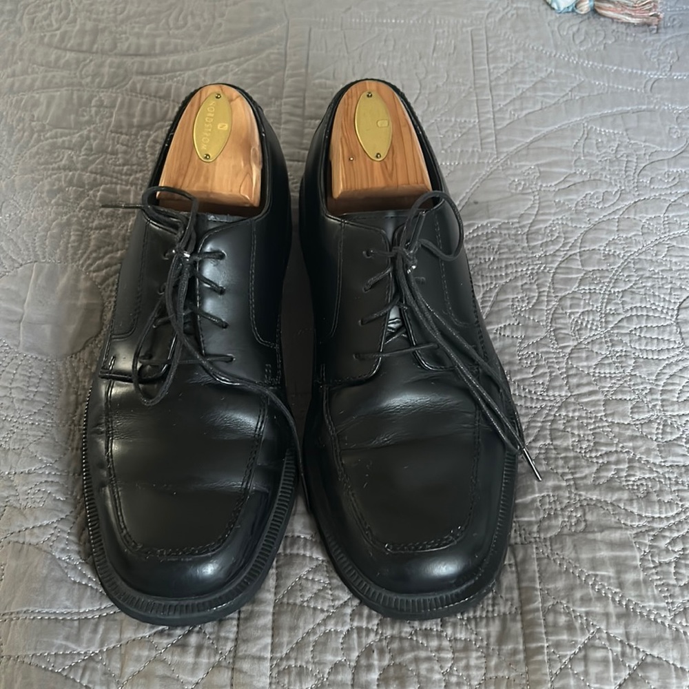 Men’s size 7 black Rockport shoes